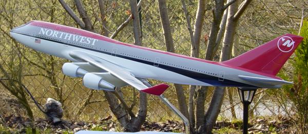 Flugzeugmodell: Northwest Airlines Boeing 747-400 1:100 