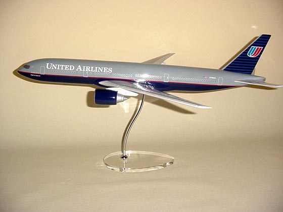 Flugzeugmodell: United Airlines Boeing 777-200 1:100 