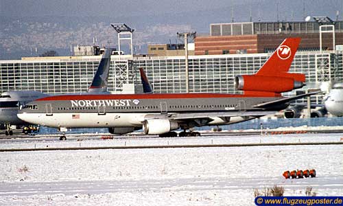 Flugzeugmodell: Northwest Airlines DC 10 1:100