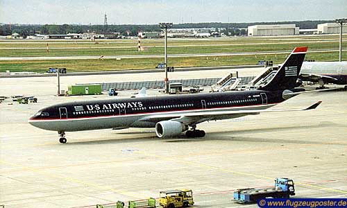 Flugzeugmodell: US Airways Airbus A330-300 1:100 