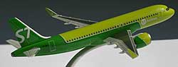 Flugzeugmodelle: S7 Airlines - Airbus A320neo - 1:200