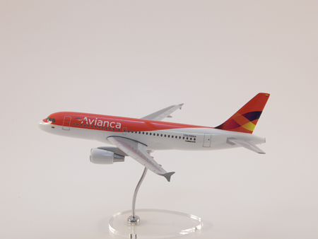 Flugzeugmodell: Avianca Airbus A319 1:100 