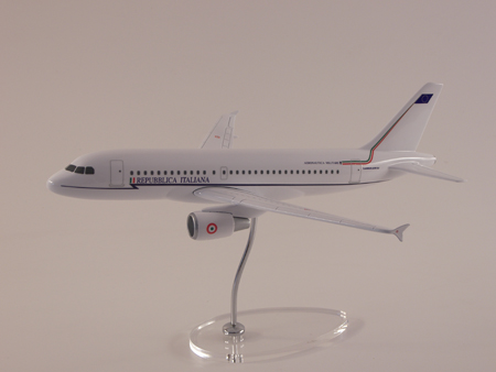 Flugzeugmodell: Italian Air Force Airbus A319 1:100 
