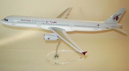 Flugzeugmodell: Qatar Airbus A321 1:100 