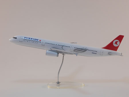 Flugzeugmodell: Turkish Airbus A321 1:100