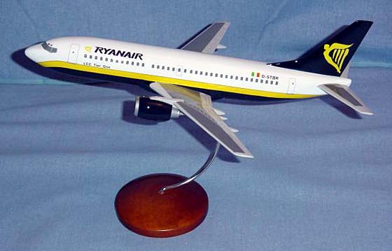Flugzeugmodell: Ryanair Boeing 737-300 1:100 