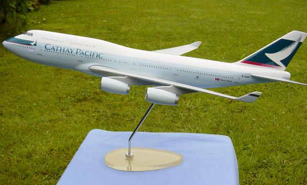Flugzeugmodell: Cathay Pacific Boeing 747-400 1:100 
