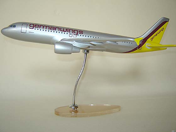 Flugzeugmodell: Germanwings Airbus A320 1:100 