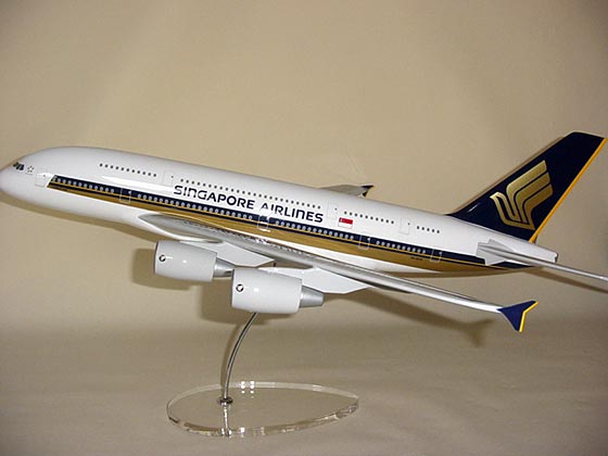 Flugzeugmodell: Singapore Airlines Airbus A380-800 1:100 