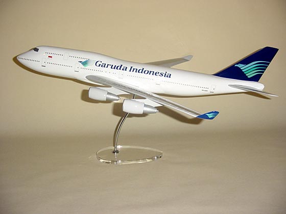Flugzeugmodell: Garuda Indonesia Boeing 747-400 1:100 