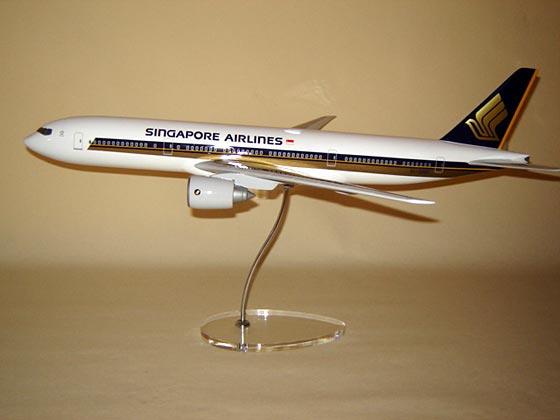 Flugzeugmodell: Singapore Airlines Boeing 777-200 1:100